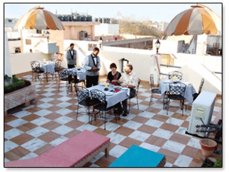 Hotel Sunstar Grand Deli Restaurante foto